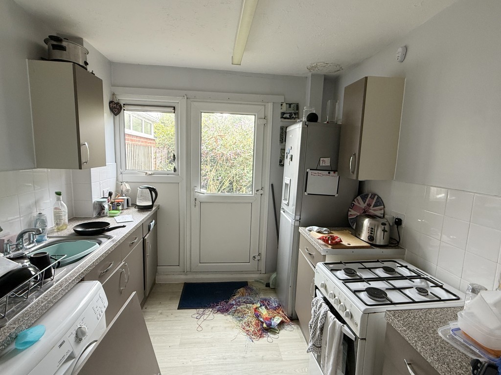 Lot: 165 - HOUSE IN NEED OF IMPROVEMENT - Kitchen in House in Need of Refurbishment